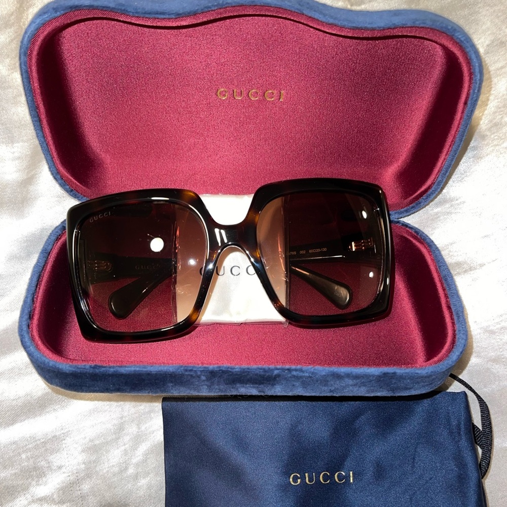 GUCCI
GG0876S